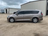 Used 2017 Chrysler Pacifica Touring-L Plus image 3