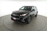 Used 2020 Toyota Highlander XLE image 3