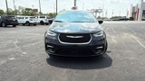 Used 2022 Chrysler Pacifica Touring-L image 2