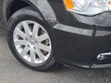 Used 2014 Chrysler Town & Country Touring image 3