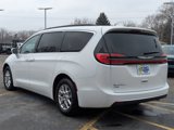 Used 2022 Chrysler Pacifica Touring-L image 5