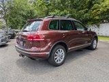 Used 2017 Volkswagen Touareg Sport image 2