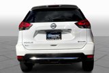 Used 2017 Nissan Rogue SV image 4