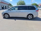 Used 2014 Toyota Sienna LE image 3