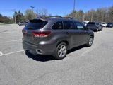 Used 2017 Toyota Highlander AWD V6 image 3