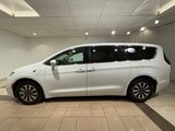 Used 2022 Chrysler Pacifica Touring-L w/ Uconnect Theater Family Group image 2