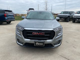 Used 2024 GMC Terrain SLE image 3
