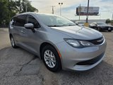 Used 2019 Chrysler Pacifica Touring image 3