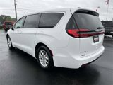 Used 2023 Chrysler Pacifica Touring-L image 5