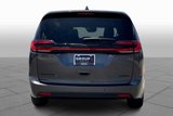 Used 2022 Chrysler Pacifica Limited w/ Uconnect Theater Family Group image 4