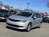 Used 2022 Chrysler Voyager LX image 3
