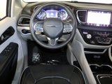 Used 2023 Chrysler Pacifica Limited image 3