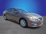 Used 2015 Nissan Altima 2.5 S w/ Sport Value Package image 3