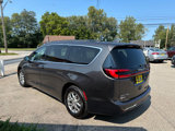 Used 2021 Chrysler Pacifica Touring image 5