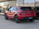 Certified 2024 Porsche Macan image 3