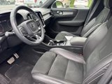 Used 2019 Volvo XC40 T5 R-Design image 2