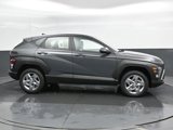 New 2025 Hyundai Kona SE image 3