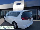 Used 2023 Chrysler Pacifica Touring-L image 2