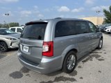 Used 2013 Chrysler Town & Country Touring-L w/ Driver Convenience Group image 5