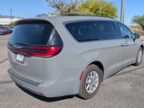 Used 2022 Chrysler Pacifica Touring-L image 5