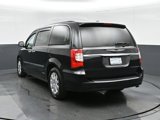 Used 2016 Chrysler Town & Country Touring w/ Driver Convenience Group image 5