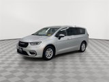 Used 2023 Chrysler Pacifica Touring-L image 4