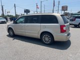 Used 2013 Chrysler Town & Country Touring-L w/ Driver Convenience Group image 5