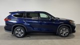 Used 2022 Toyota Highlander XLE image 2