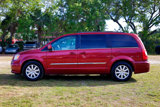 Used 2013 Chrysler Town & Country Touring image 3