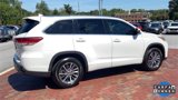 Used 2017 Toyota Highlander XLE image 2