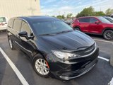 Used 2017 Chrysler Pacifica Touring image 3