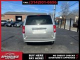 Used 2010 Chrysler Town & Country Touring image 4