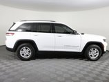 Used 2023 Jeep Grand Cherokee Laredo image 4