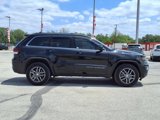 Used 2018 Jeep Grand Cherokee Laredo image 2