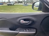 Used 2020 Jeep Cherokee Limited image 2