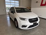 Used 2024 Chrysler Pacifica Touring image 3