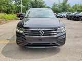 Used 2022 Volkswagen Tiguan SE w/ Panoramic Sunroof Package image 2