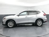 Used 2018 Nissan Rogue SV image 4