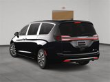 New 2025 Chrysler Pacifica Select image 4