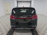 Used 2022 Chrysler Pacifica Touring-L image 6