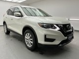 Used 2017 Nissan Rogue SV image 3