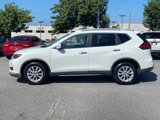 Used 2017 Nissan Rogue SV image 2