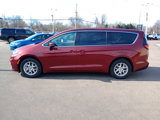 Used 2023 Chrysler Pacifica Touring-L image 4