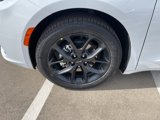New 2024 Chrysler Pacifica Limited w/ Uconnect Theater Family Group image 5