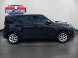 Used 2021 Kia Soul LX image 2