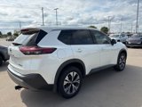 Used 2021 Nissan Rogue SV image 3