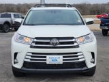 Used 2018 Toyota Highlander XLE image 2
