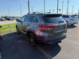 Used 2018 Toyota Highlander SE image 4