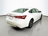 Used 2017 Toyota Avalon XLE Premium image 5