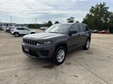 Used 2023 Jeep Grand Cherokee Laredo image 2